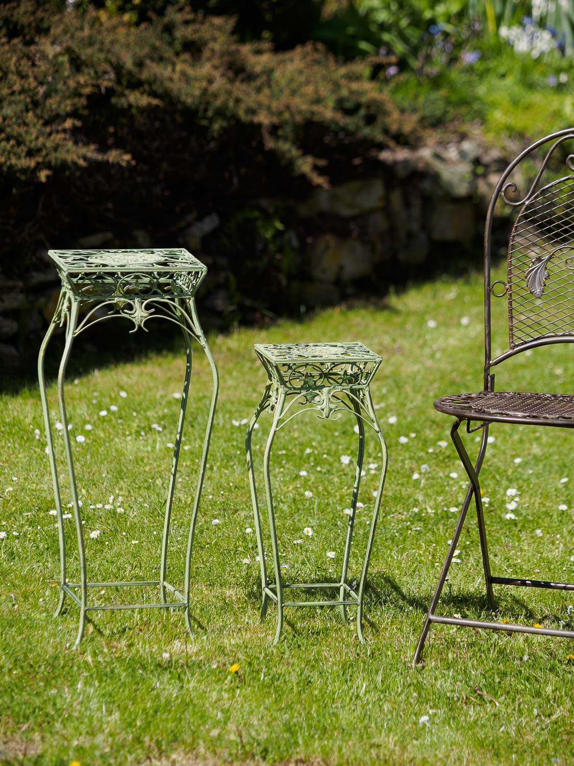 2x Blumenhocker Blumentisch Blumenständer Garten Grün Eisen Blumensäule garden