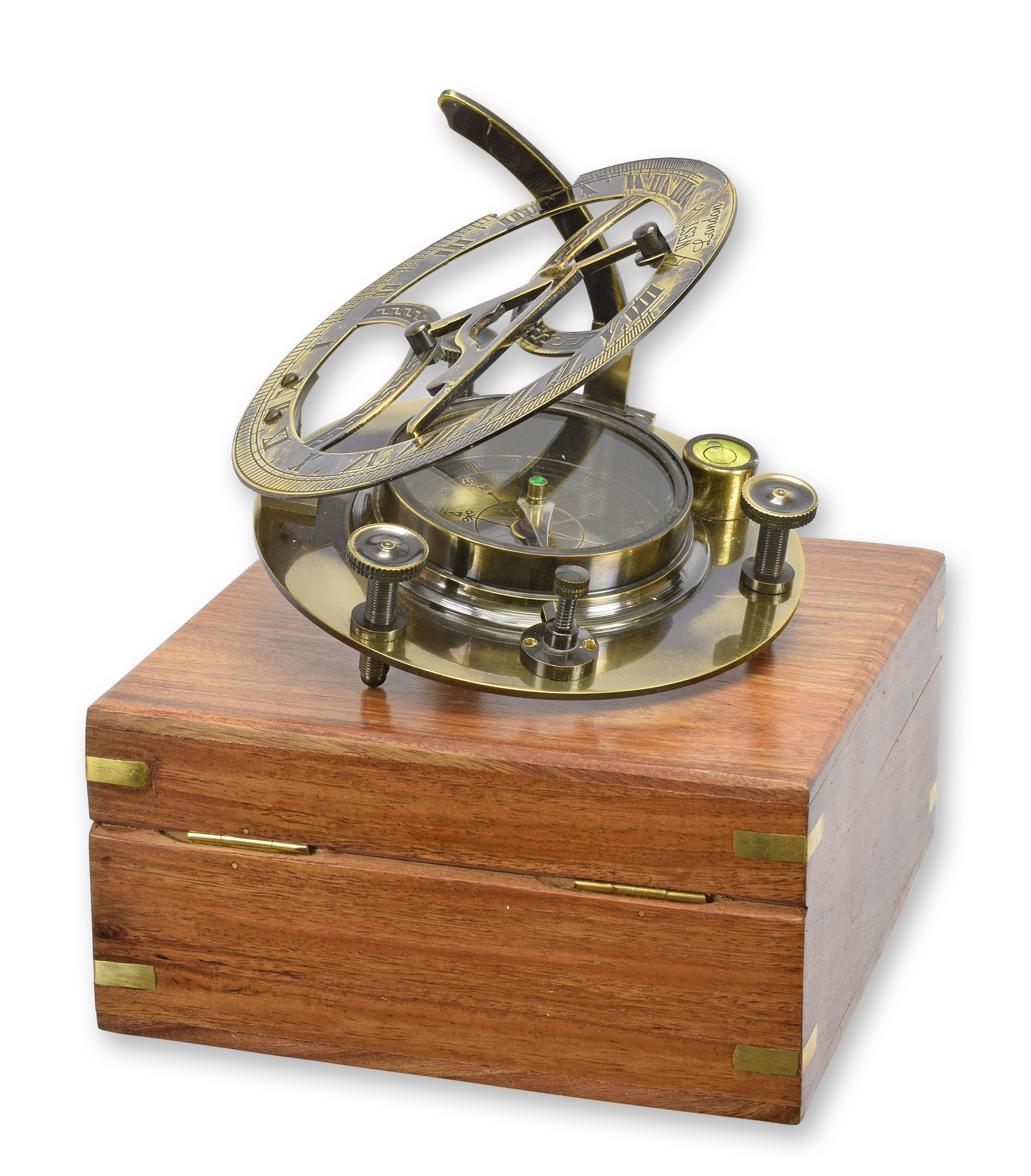 Een koperen kompas in een houten kistje replica retro ontwerp decoratie